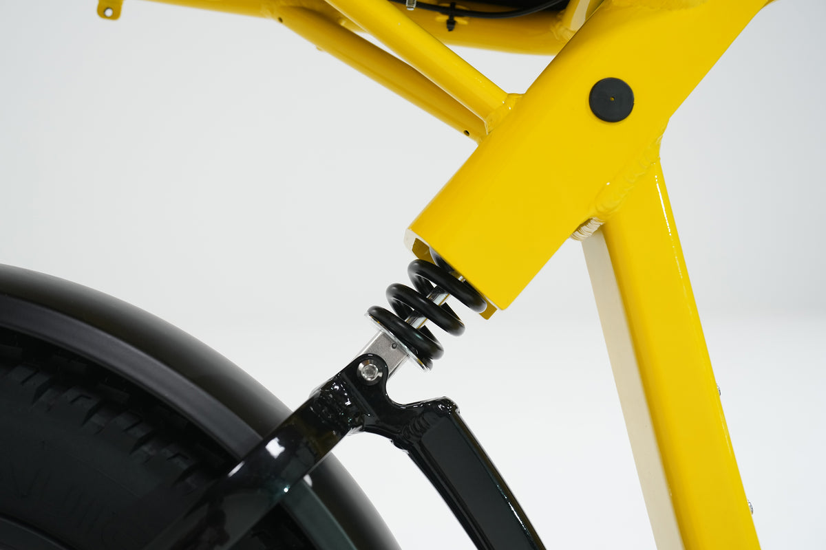 フロントとリアのサスペンション